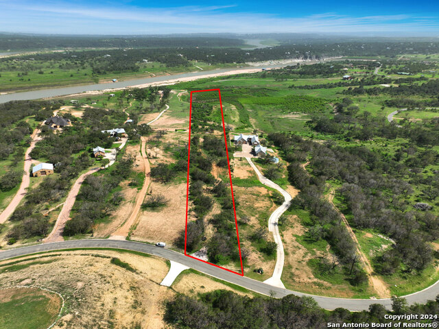 281 Chimney Cove Property Photo 8