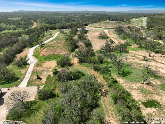 281 Chimney Cove Property Photo 9