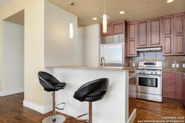 610 E Market St Property Photo 4