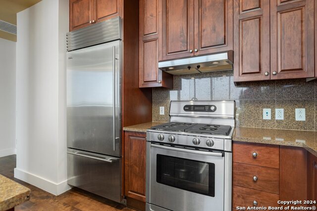 610 E Market St Property Photo 7