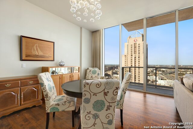 610 E Market St Property Photo 10