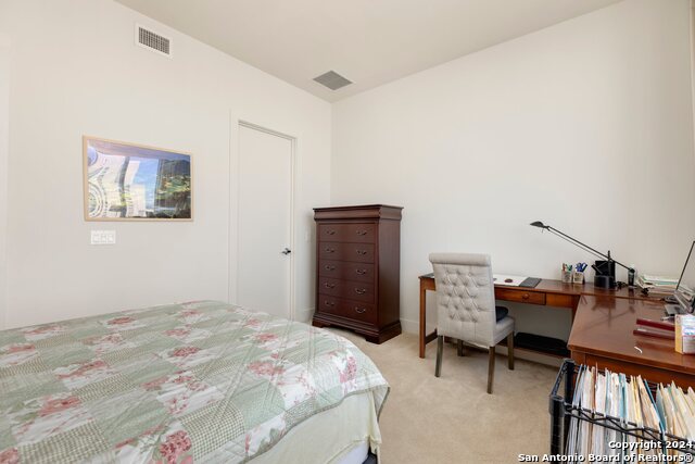 610 E Market St Property Photo 13