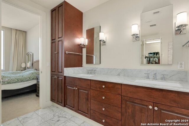 610 E Market St Property Photo 19