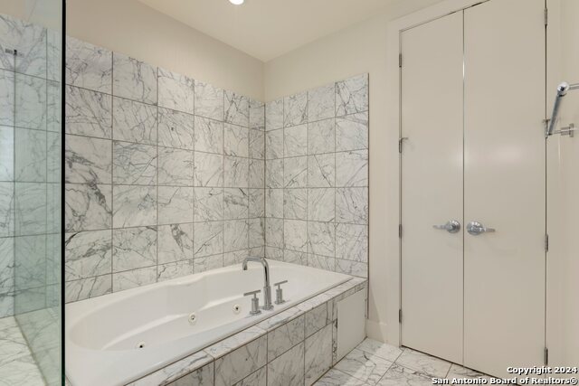 610 E Market St Property Photo 20