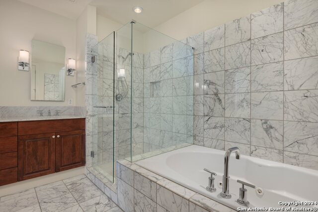 610 E Market St Property Photo 21