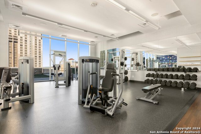 610 E Market St Property Photo 23