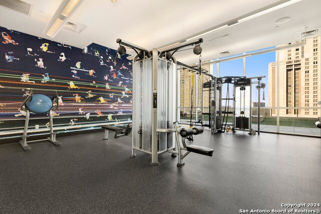 610 E Market St Property Photo 24