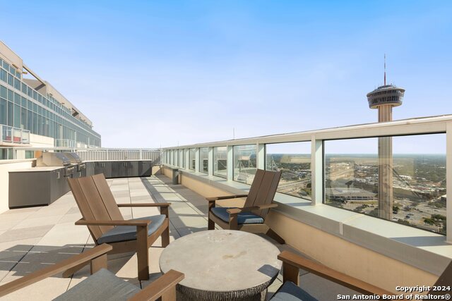 610 E Market St Property Photo 30