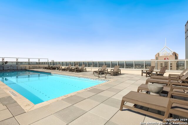 610 E Market St Property Photo 34