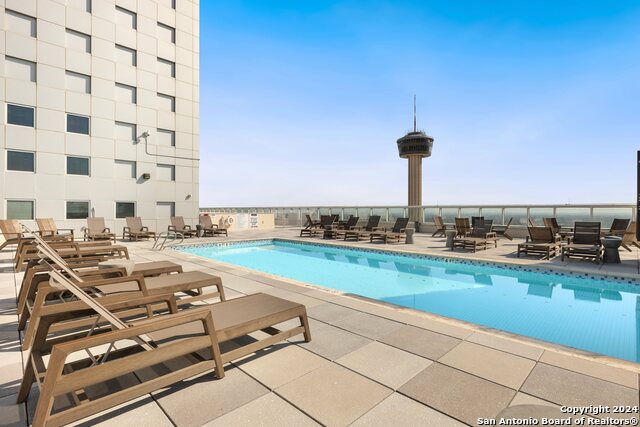 610 E Market St Property Photo 36