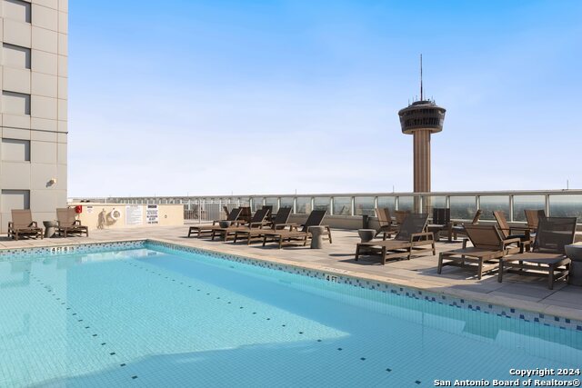 610 E Market St Property Photo 37