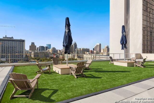 610 E Market St Property Photo 38