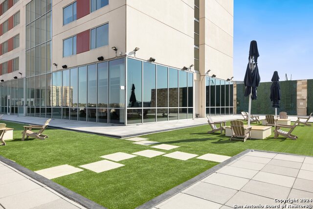 610 E Market St Property Photo 39