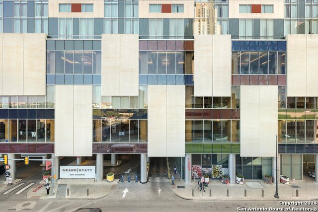 610 E Market St Property Photo 41