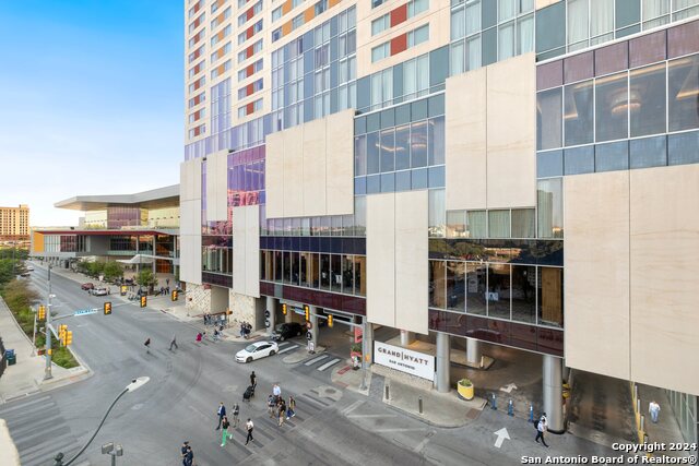 610 E Market St Property Photo 42