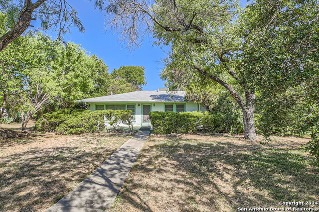 201 E Cheryl Dr Property Photo 1