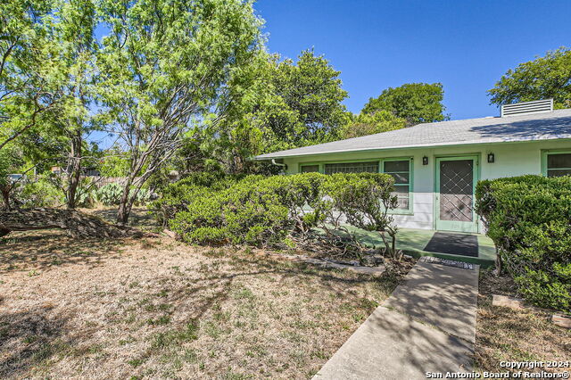 201 E Cheryl Dr Property Photo 2