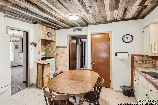 201 E Cheryl Dr Property Photo 7
