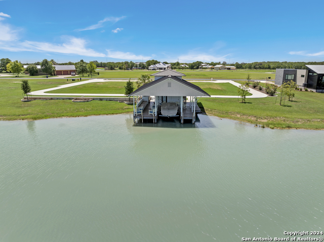 108 Lakeside Cv Property Photo 4
