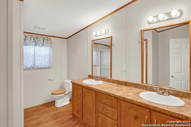 514 E 4th Property Photo 32