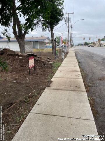 1521 S Ww White Rd Property Photo 3