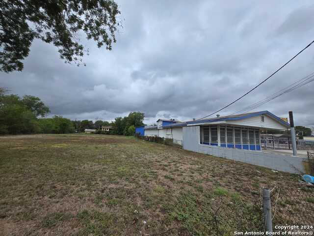 1521 S Ww White Rd Property Photo 8