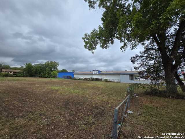 1521 S Ww White Rd Property Photo 11