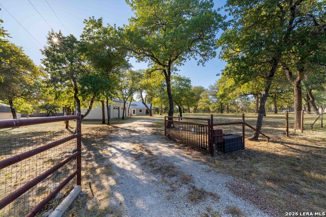 104 Scenic Oak Property Photo 2