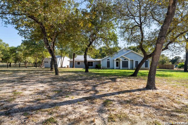 104 Scenic Oak Property Photo 3