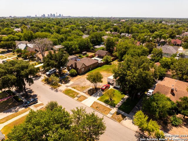 2028 W Huisache Ave Property Photo