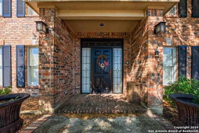 2122 West Bluff Dr Property Photo 5