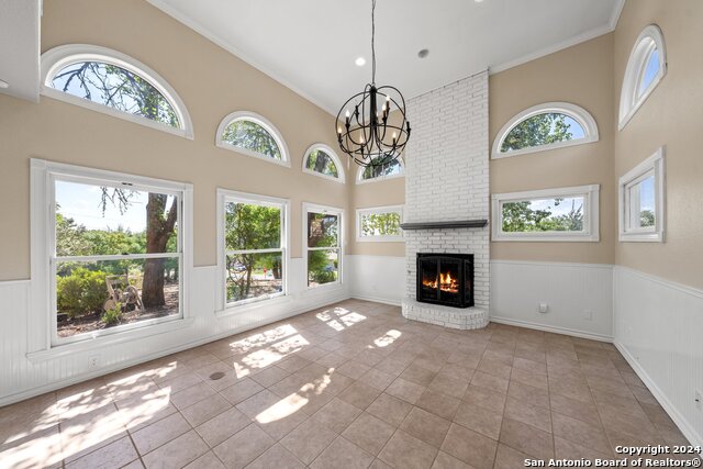 2122 West Bluff Dr Property Photo 6