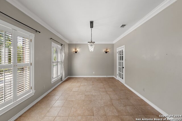 2122 West Bluff Dr Property Photo 11