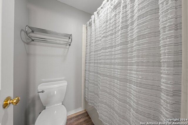 2122 West Bluff Dr Property Photo 20