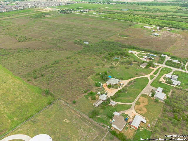 316 Castin Ln Property Photo 3