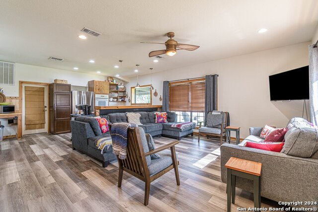 316 Castin Ln Property Photo 6