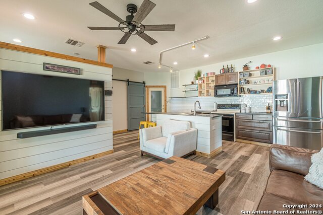 316 Castin Ln Property Photo 13