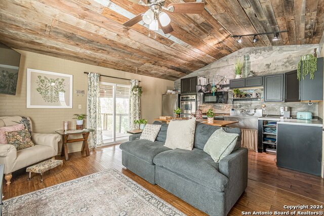 316 Castin Ln Property Photo 15