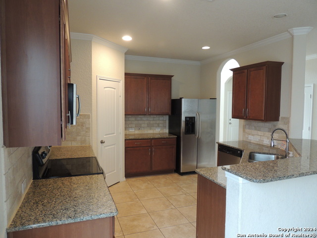 345 Maple Way Property Photo 5