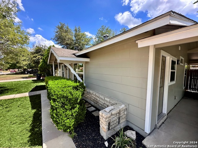 3002 Shady Springs Dr Property Photo 2