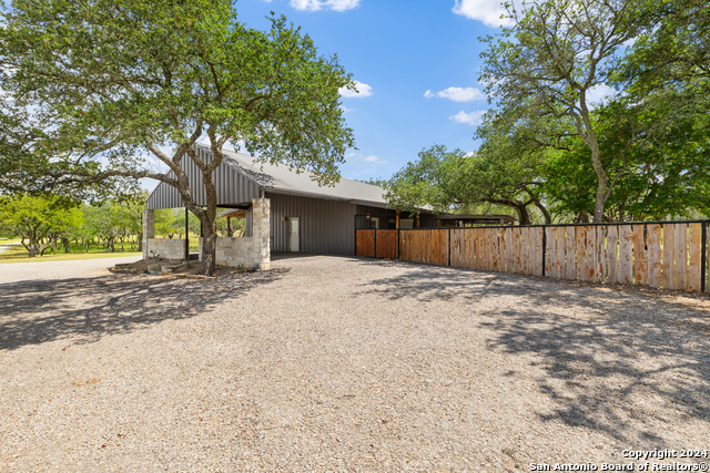 2631 Us Highway 281 Property Photo 5
