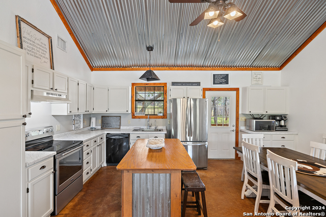 2631 Us Highway 281 Property Photo 8