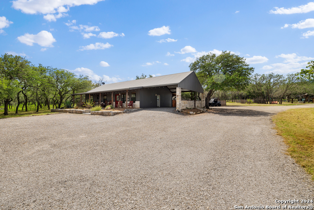 2631 Us Highway 281 Property Photo 9