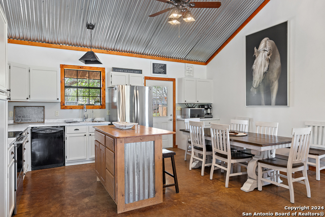 2631 Us Highway 281 Property Photo 11