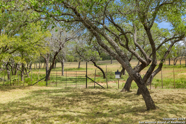 2631 Us Highway 281 Property Photo 17