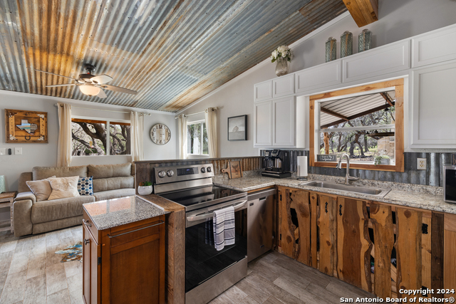 2631 Us Highway 281 Property Photo 33