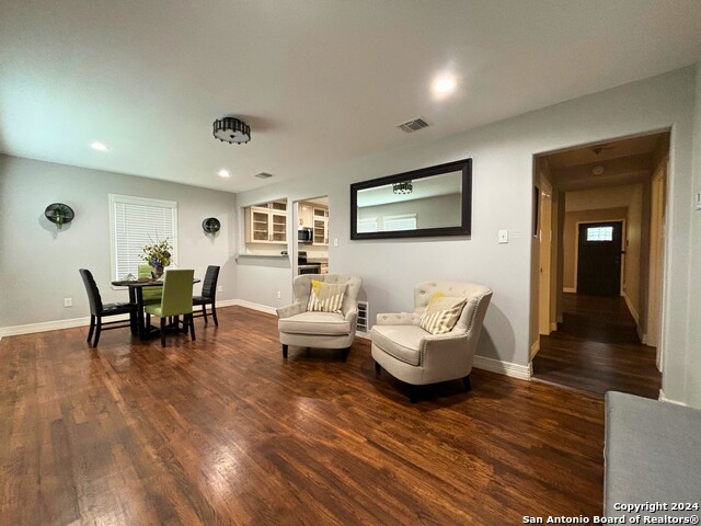 453 Westminster Ave Property Photo 3