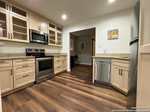 453 Westminster Ave Property Photo 5