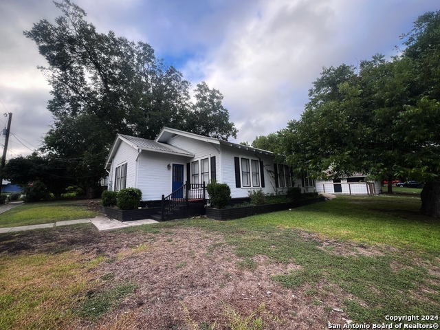 420 Willow Ave Property Photo 2
