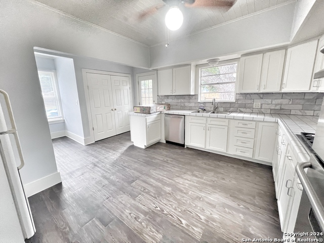 420 Willow Ave Property Photo 12
